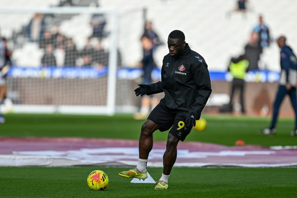 Sunderland forward Brian Brobbey  (9)  warming up prior to the Premier League match between West Ham United and Sunderland at the London Stadium, London, UK on 24 January 2026.