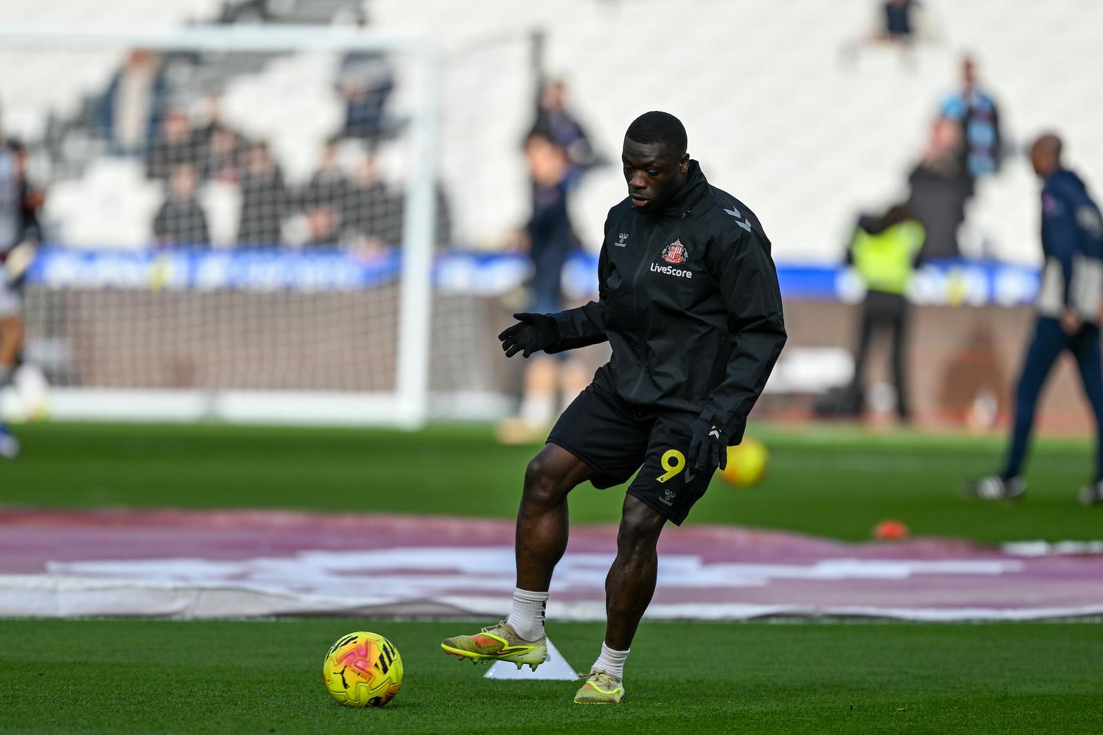 Sunderland forward Brian Brobbey  (9)  warming up prior to the Premier League match between West Ham United and Sunderland at the London Stadium, London, UK on 24 January 2026.